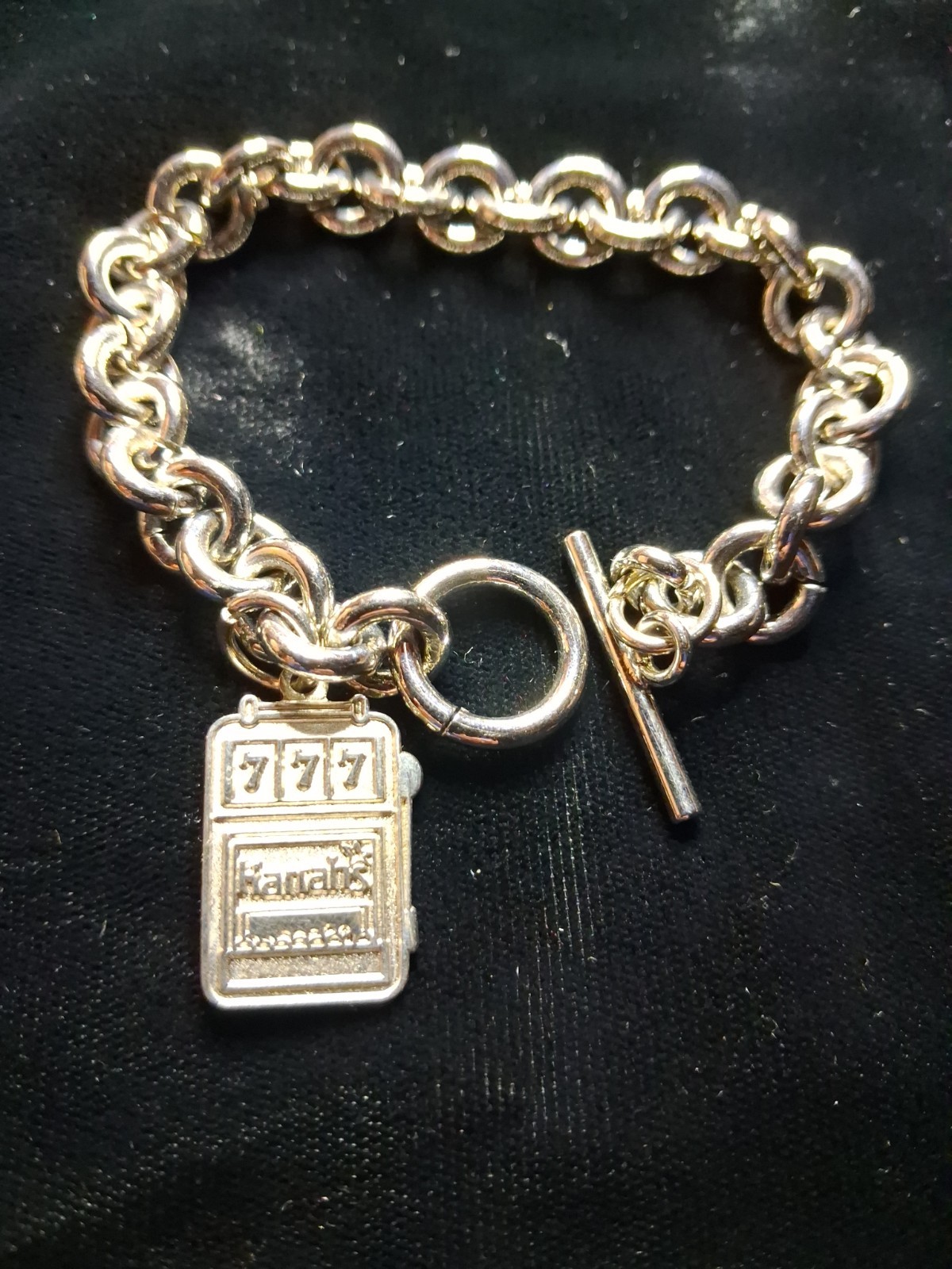 Vintage Harrahs Casino 777 Slot Machine Charm Toggle Bracelet Silver Tone 7.5″