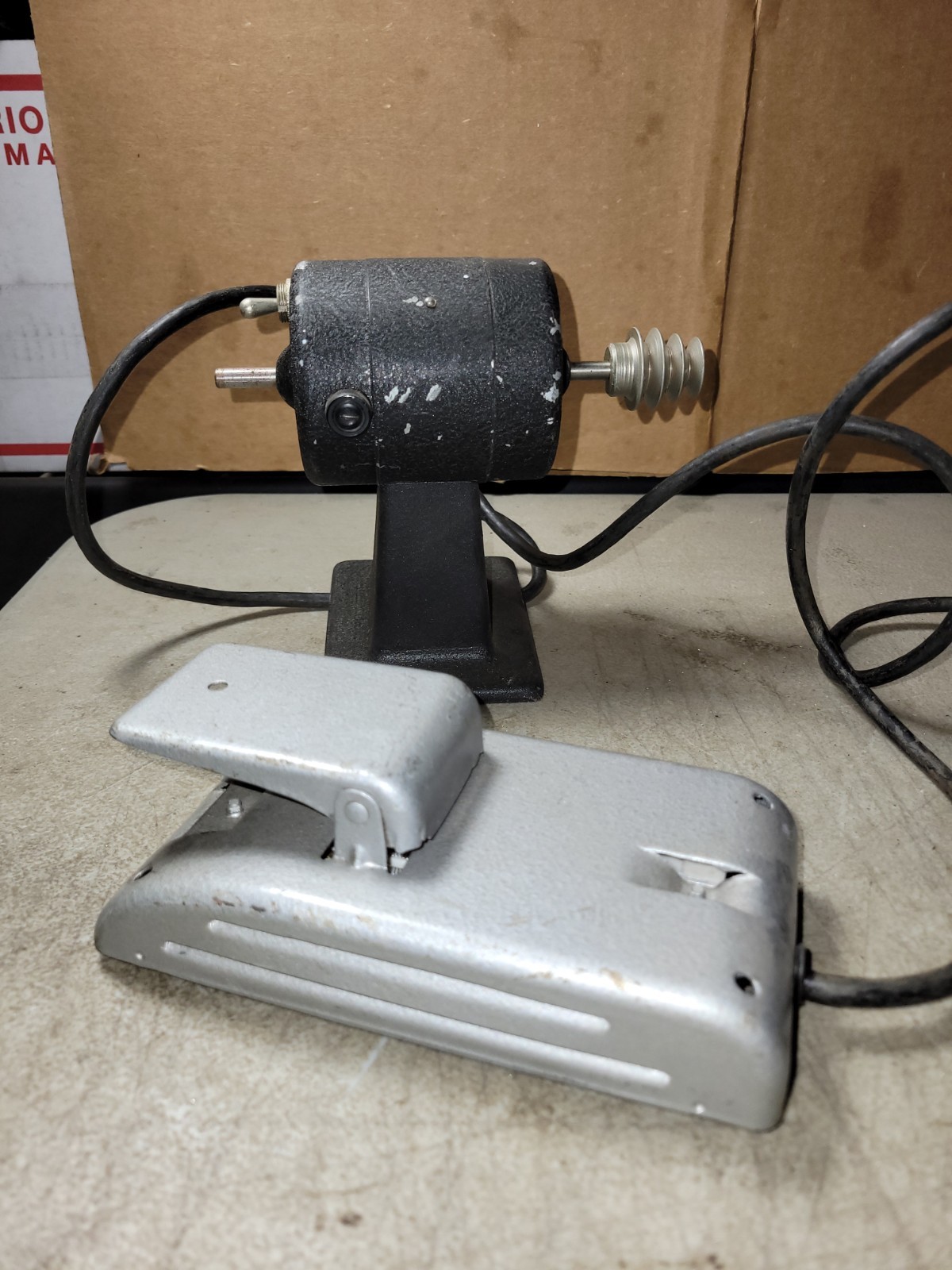 Vtg Jewelers WATCHMAKER Lathe Motor USA 110V w/variable speed foot-pedal Read