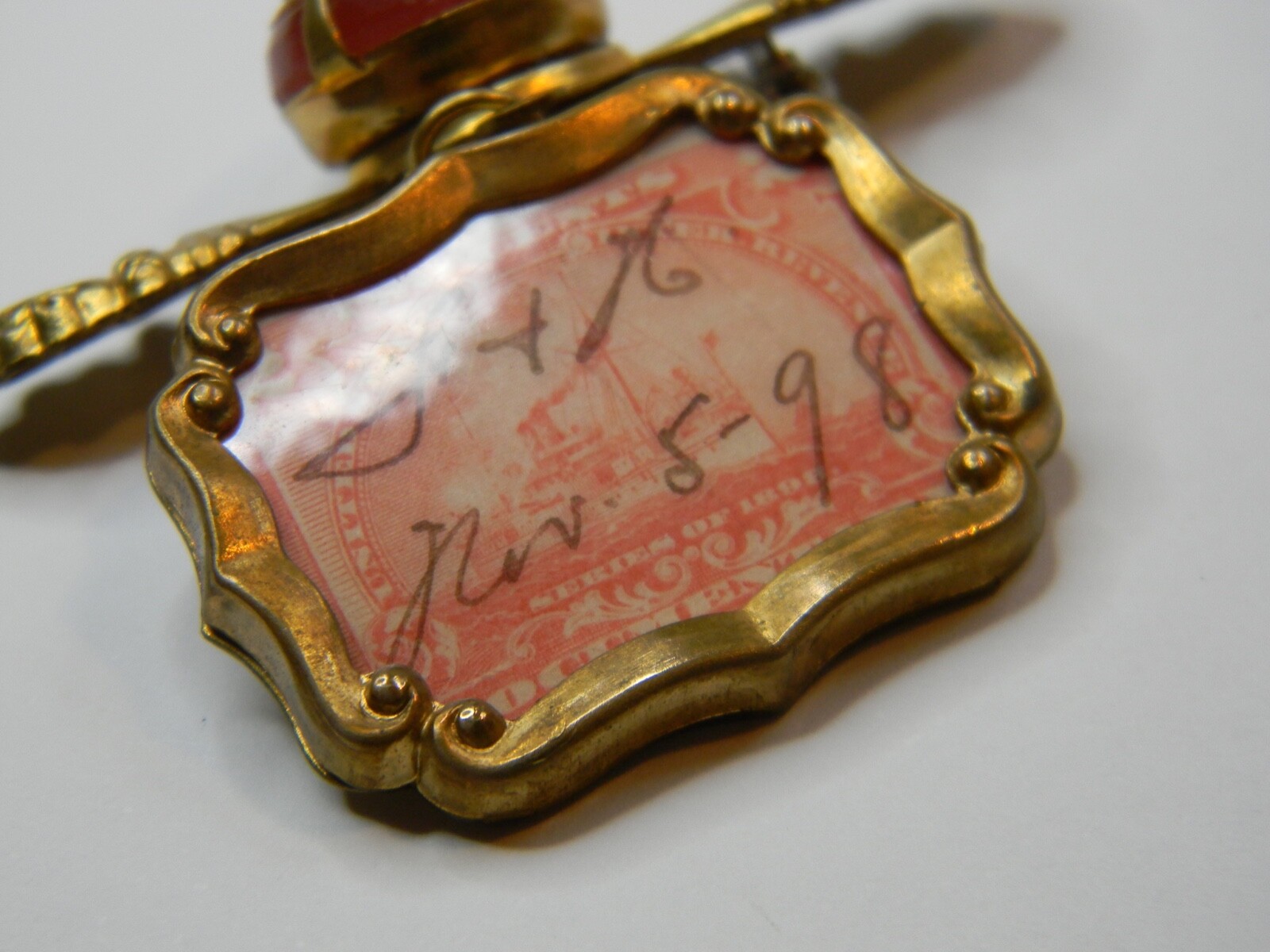 1898 19C VINTAGE 2 CENT DOCUMENT STAMP GOLD PLATED ORNATE BROOCH PIN PENDANT