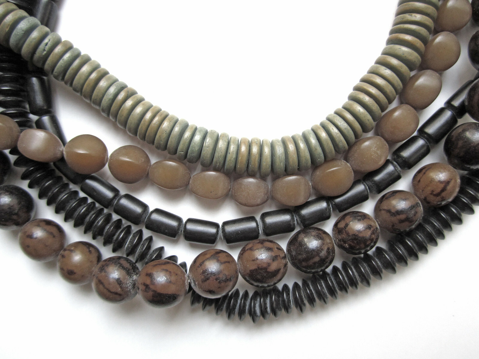MONIES GERDA LYNGGAARD DENMARK 5-STRAND NECKLACE wood, resin, horn, C-clasp VTG