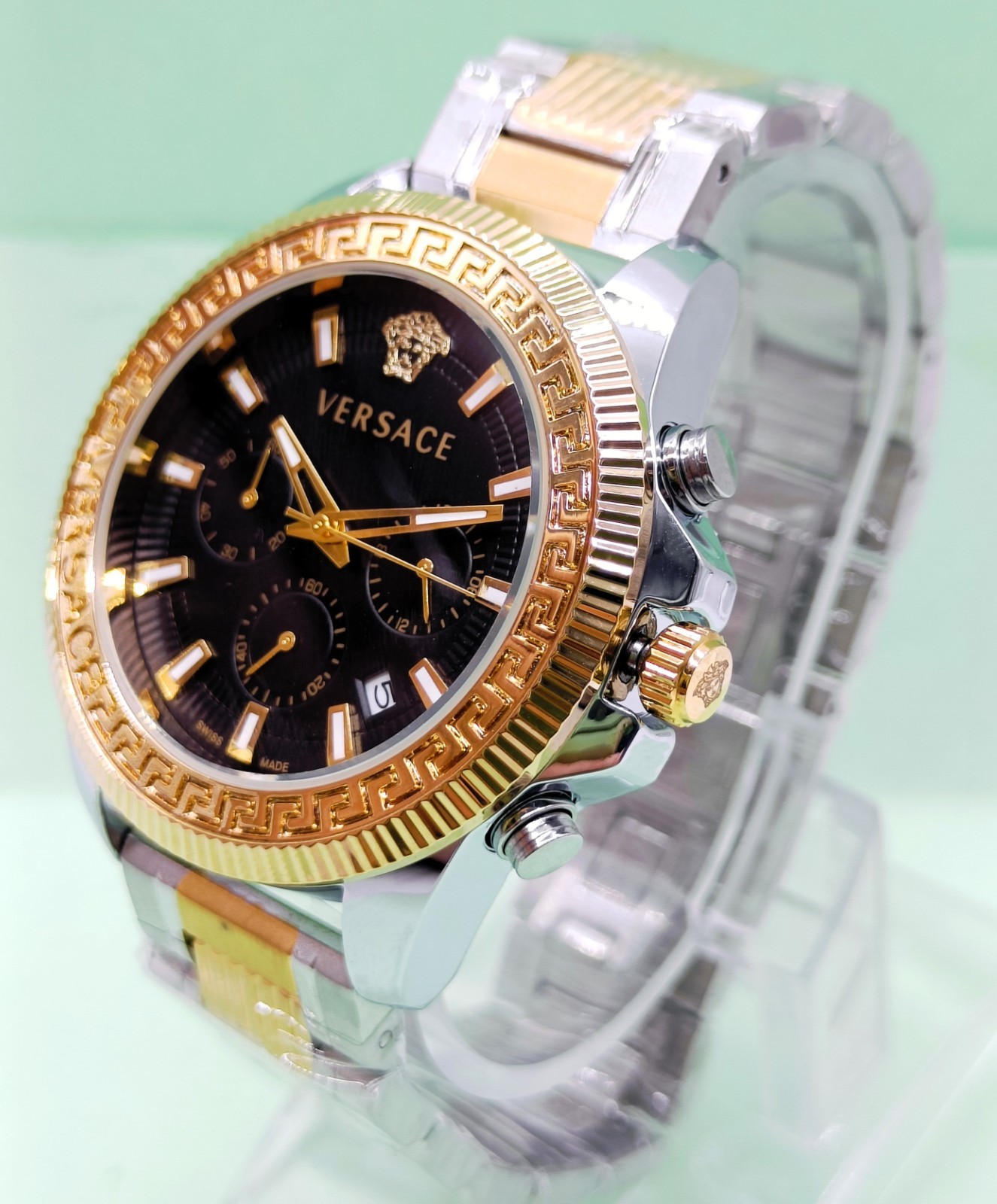 Amazing Versace Chronograph Date Indicator Analog Men’s Wrist Watch