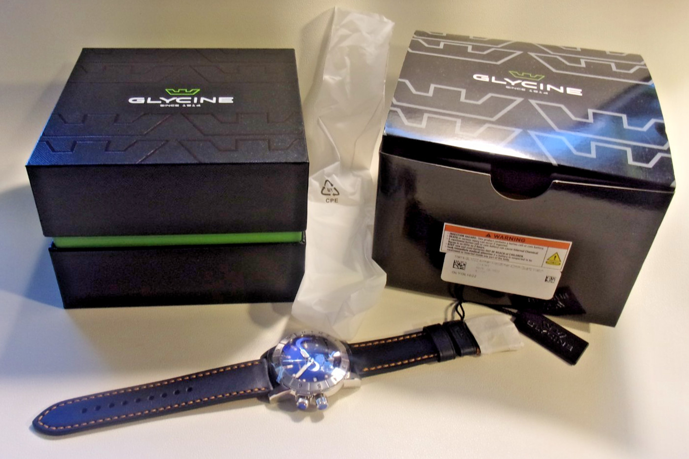 Glycine Airman World Timer GL1022, Quartz. Dual time. Blue. 41mm. New in box.