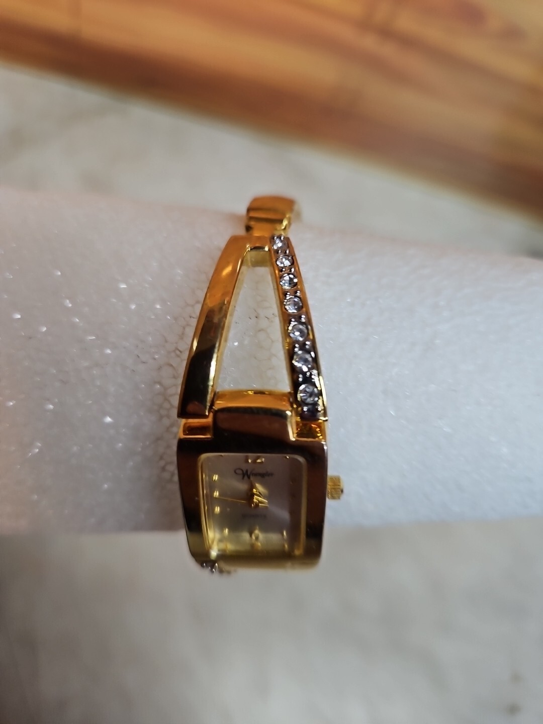 2001 Wrangler Quartz Women’s Wristwatch; Gold w/ Crystal Accents; 6317LB V377