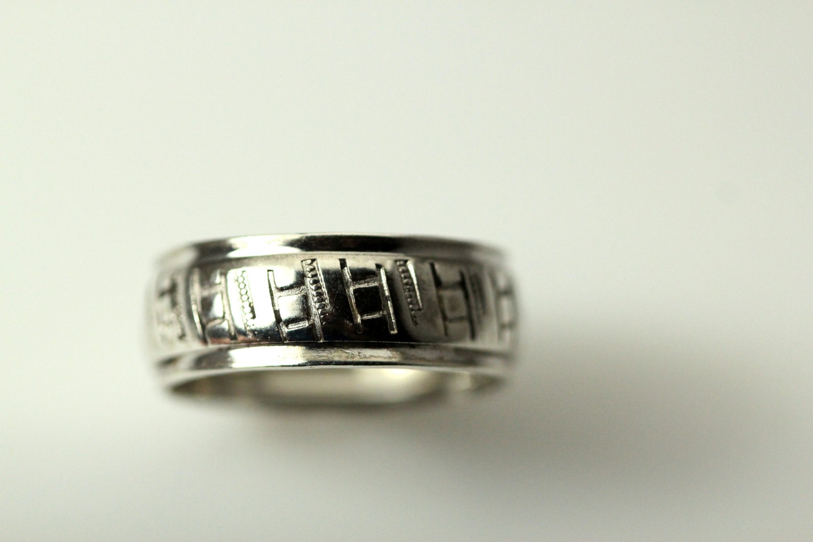 925 Sterling Silver Size 7.75 Patterned 7.3mm Concave Court Band Ring (RIN5256)