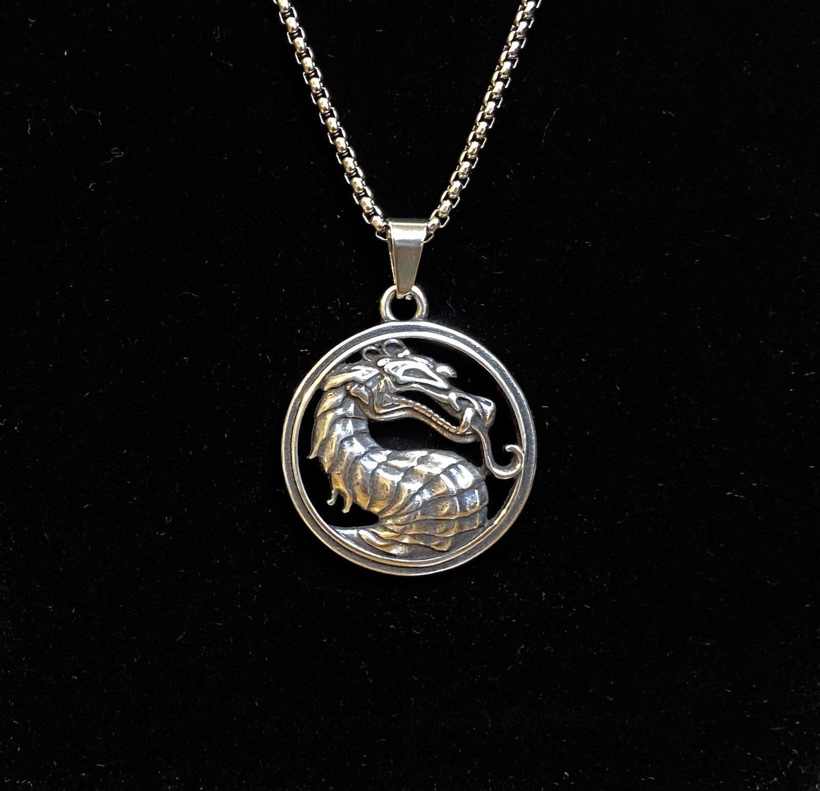 1pc Mortal Kombat Dragon Head Charm Pendant With 23” Necklace Movie Video Game