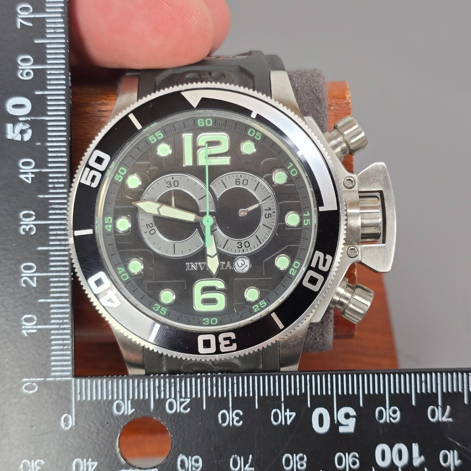 Invicta Corduba Collection Interceptor Mens Model 6916 Quartz Watch Chronograph