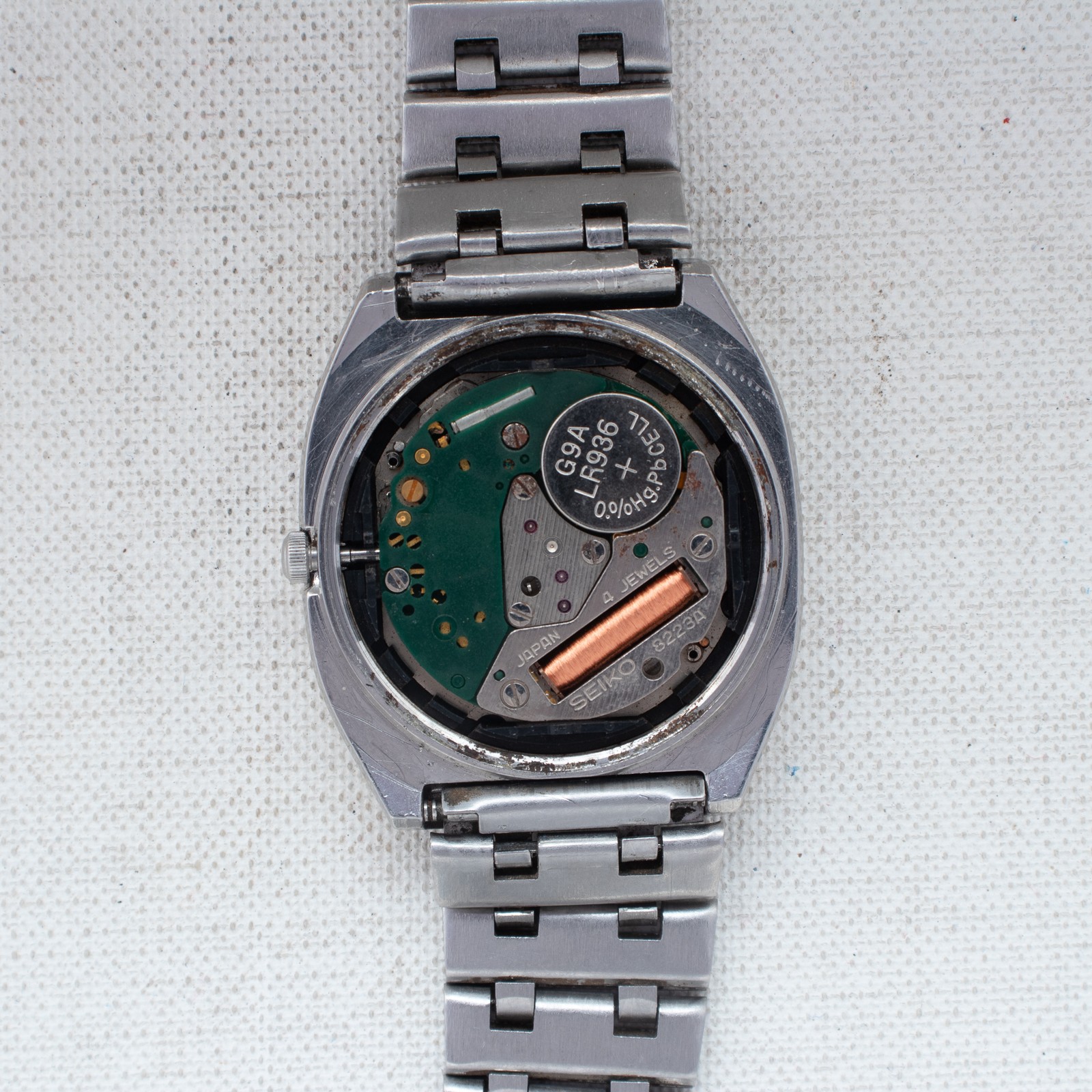 Vintage Seiko SQ Quartz Men’s Watch 8223-5080 Silver Dial, Ar En Day/Date 1989
