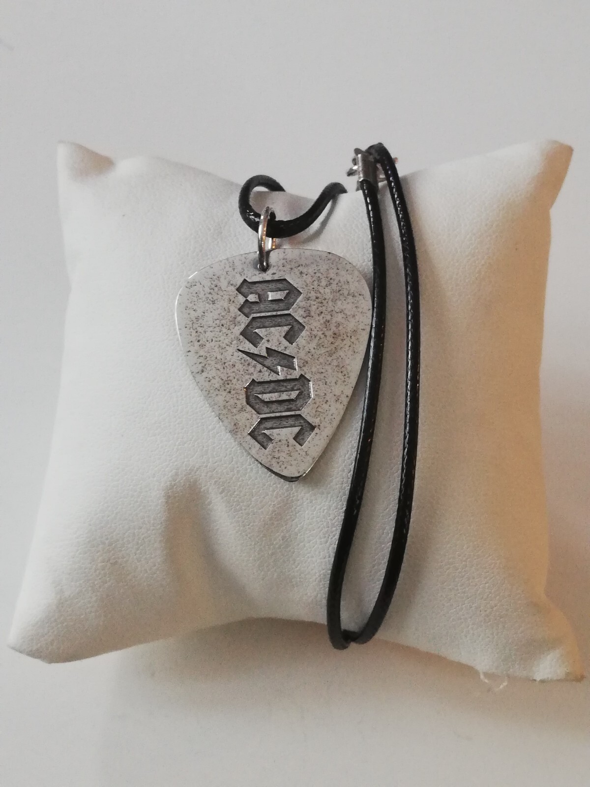 . 925 Solid Silver Men’s Guitar Pick Metal Rock Band Biker Pendant New.