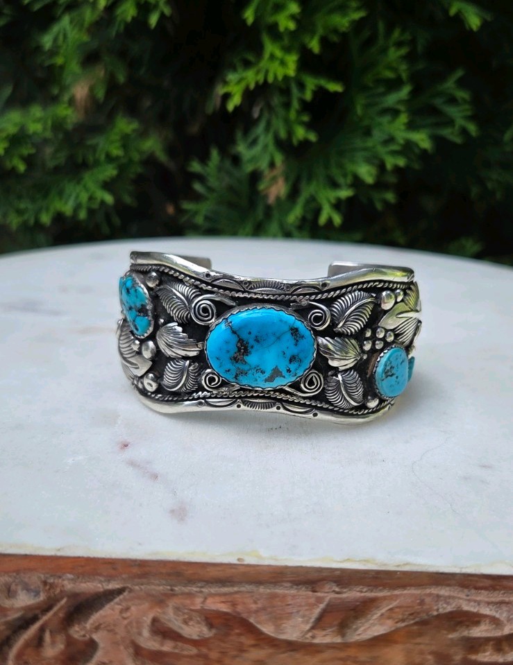 vintage handmade Navajo sterling silver sleeping beauty turquoise cuff bracelet