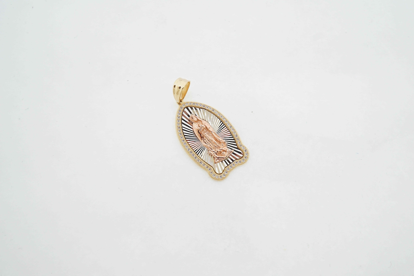 14k Multi-Tone Gold Men’s Pendant Charm Estate Sale White 1.49 4.10g