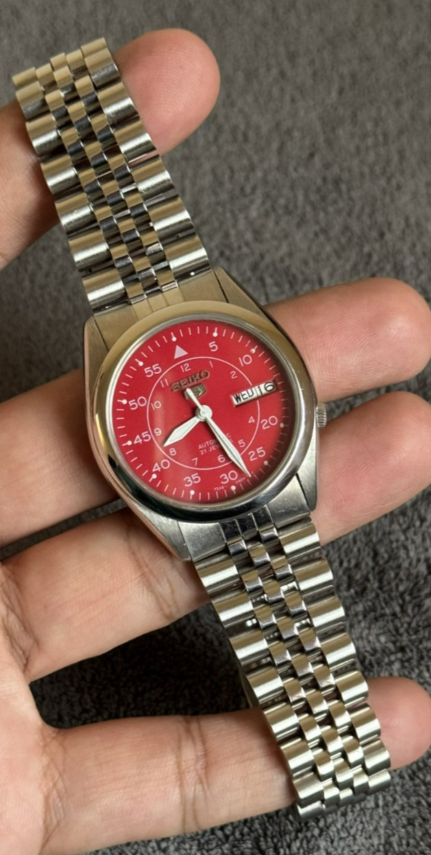 Seiko 5 Automatic 7S26-064R Red Dial Day-Date 21 Jewels Men’s Vintage Watch