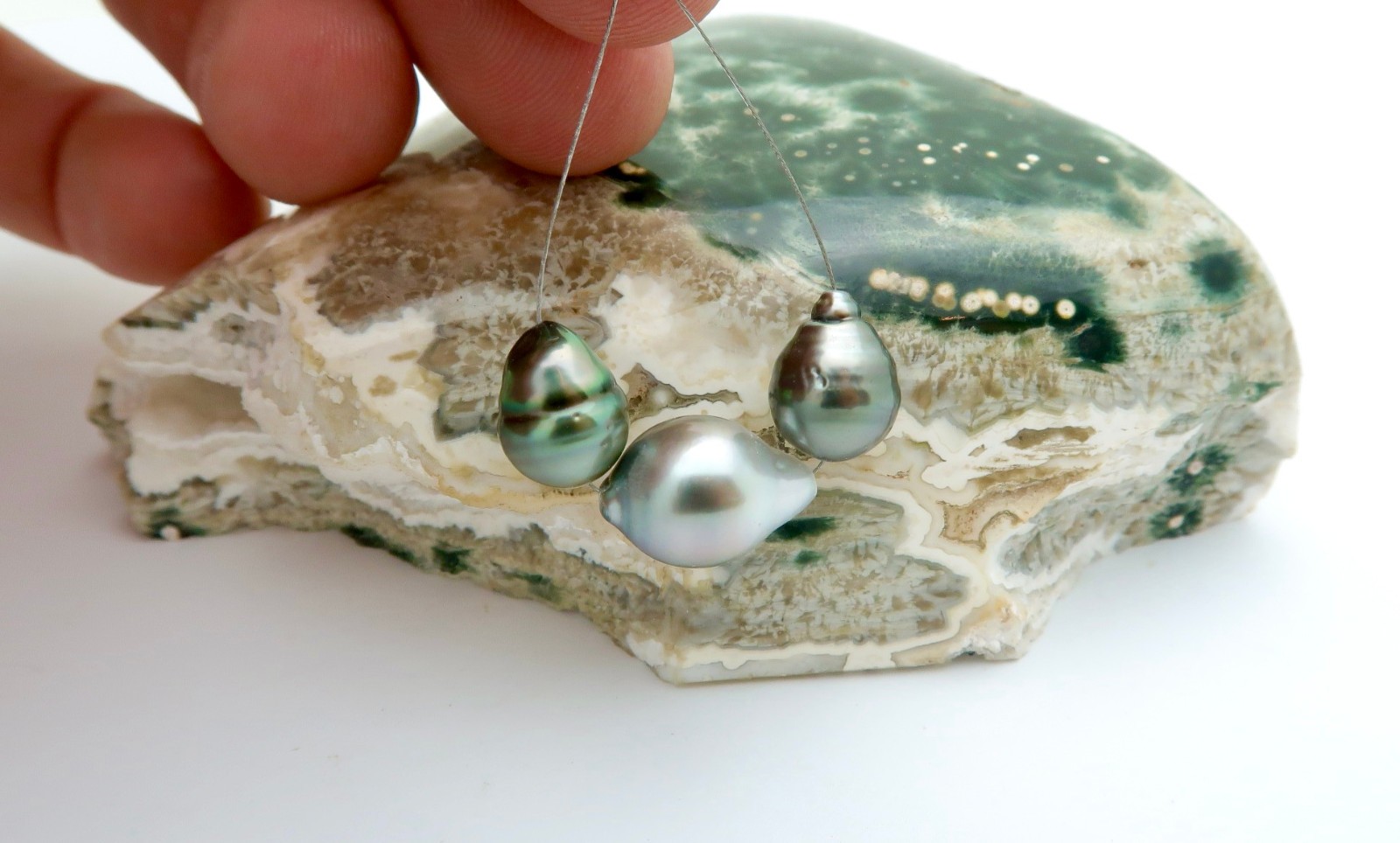 3 GORGEOUS AA+ TAHITIAN BLACK SILVER PEACOCK CULTURED PEARLS – 8.6 – 12.2mm
