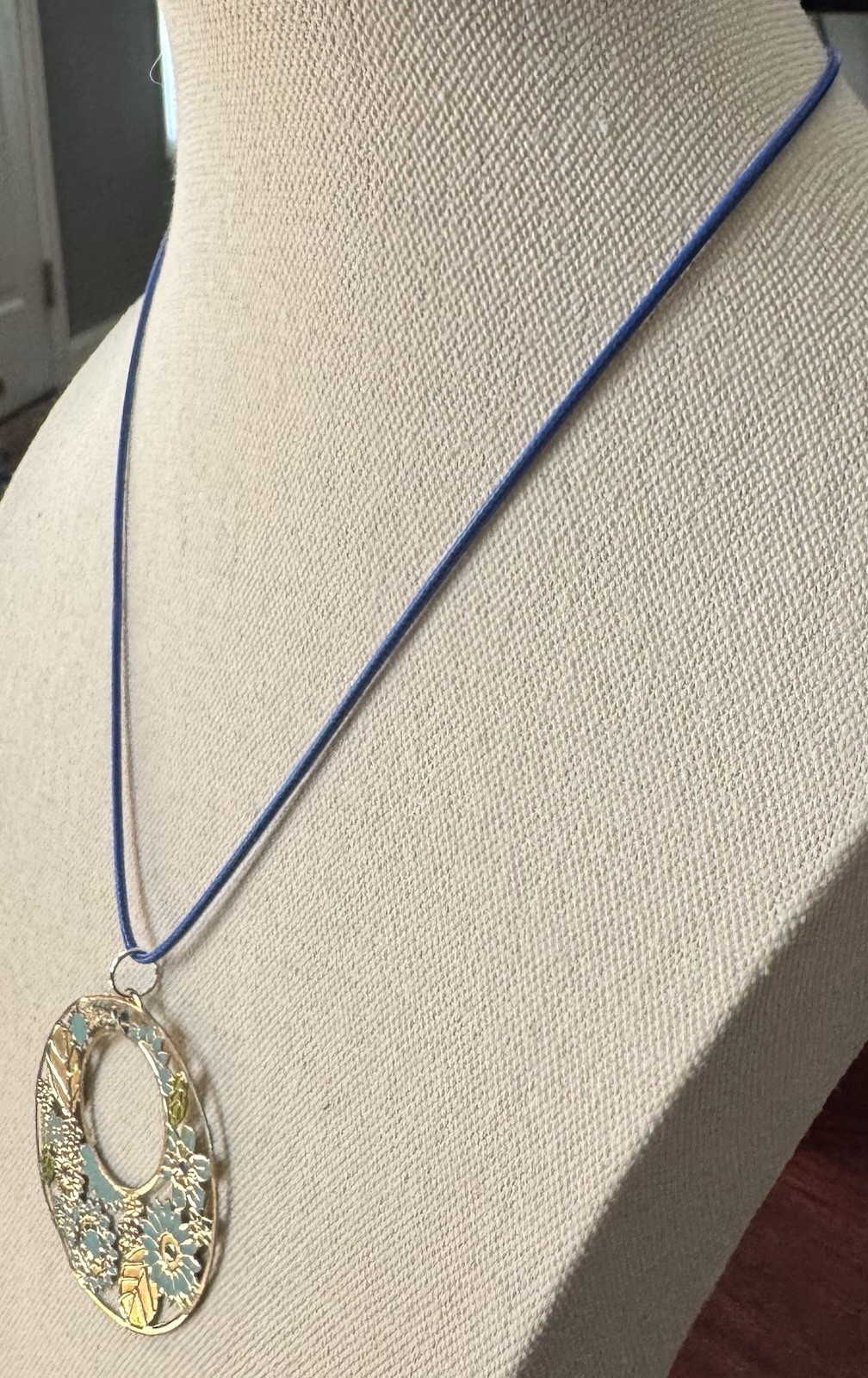 Vintage Silvertone & Blue Enamel Floral Round Pendant On Leather Cord Necklace