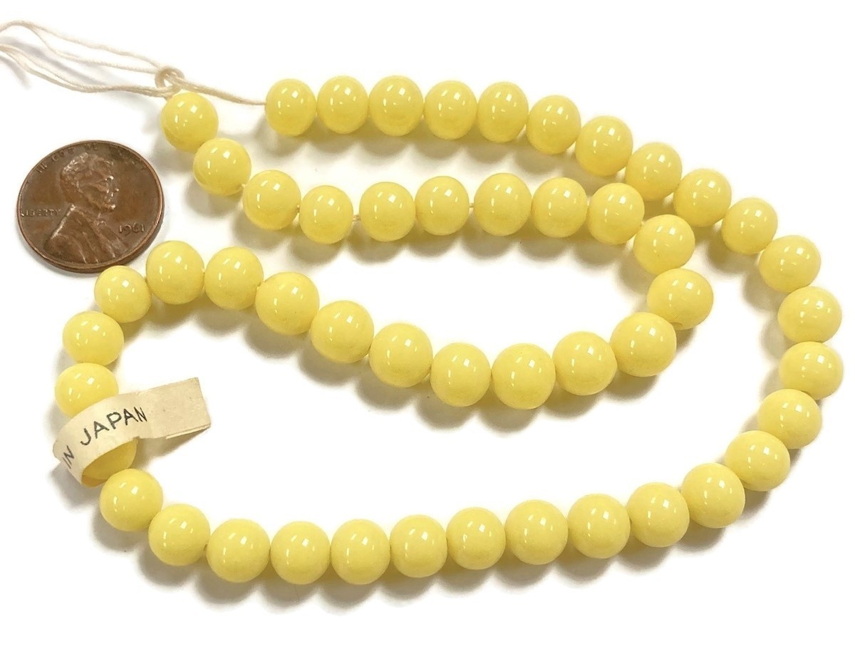 100 VINTAGE JAPANESE CHERRY BRAND GLASS PALE YELLOW 8mm SMOOTH ROUND BEADS 4619T