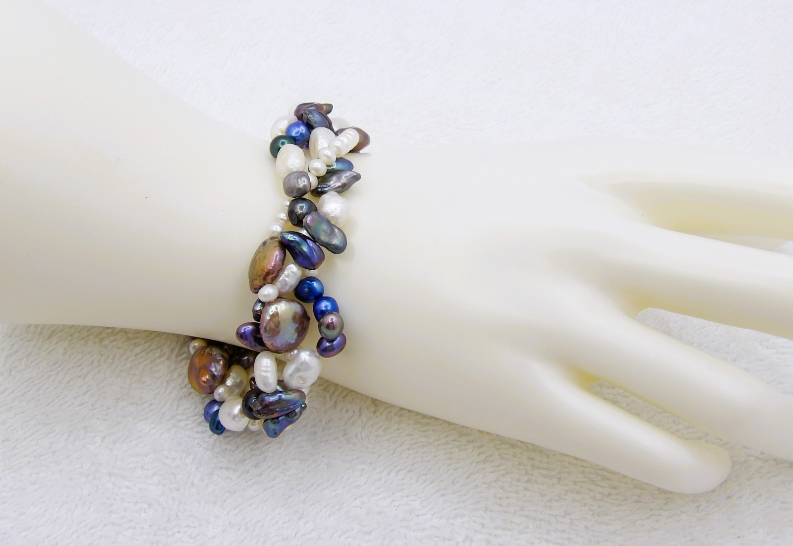 8 1/2 inches long Quality Multi Color Genuine Freshwater Pearl Bracelet BRT02