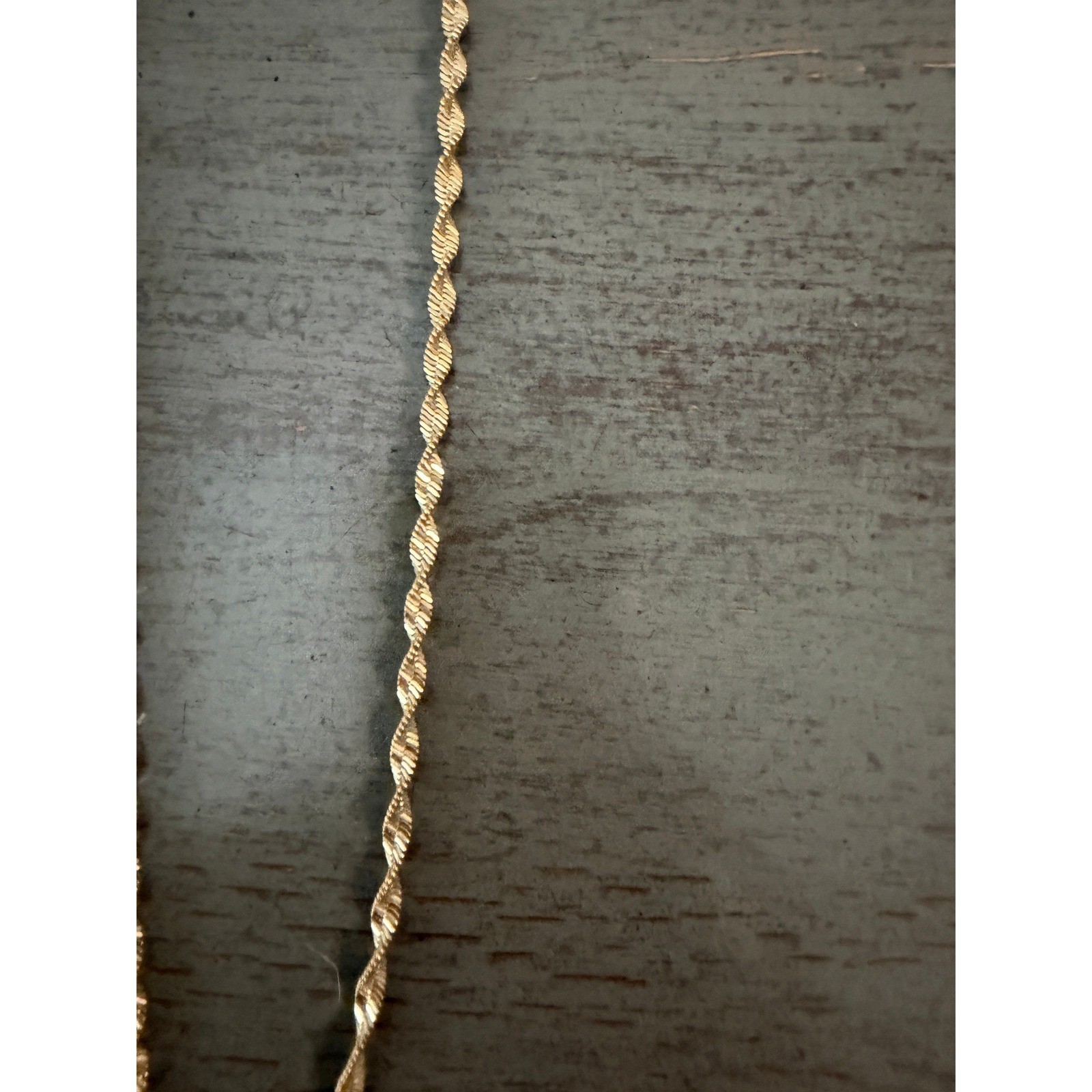 Vintage Gold Tone Twisted Singapore Chain Frosted Glass Heart Pendant Necklace