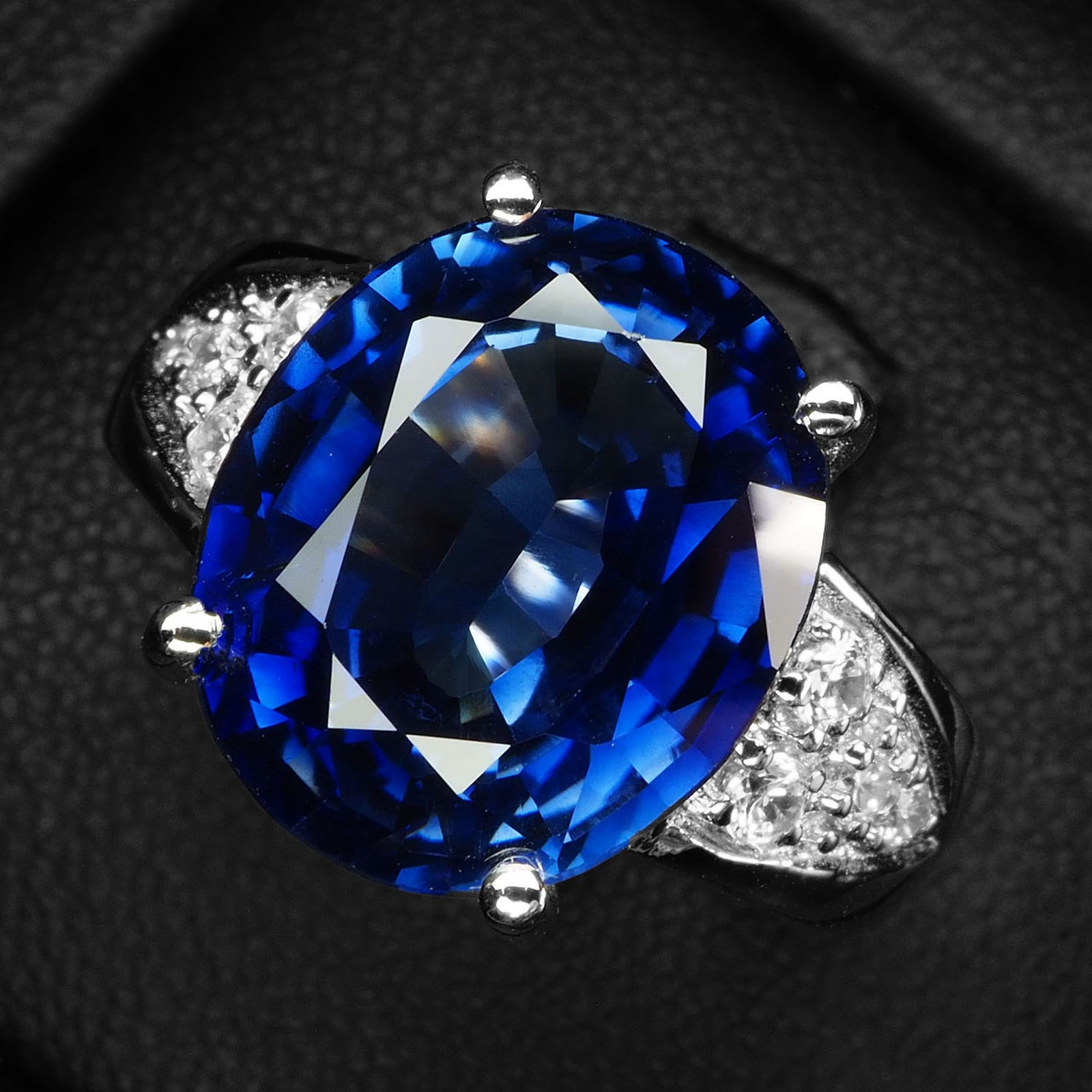 Radiant Royal Blue Sapphire Oval 11.70Ct 925 Sterling Silver White Gold Rings