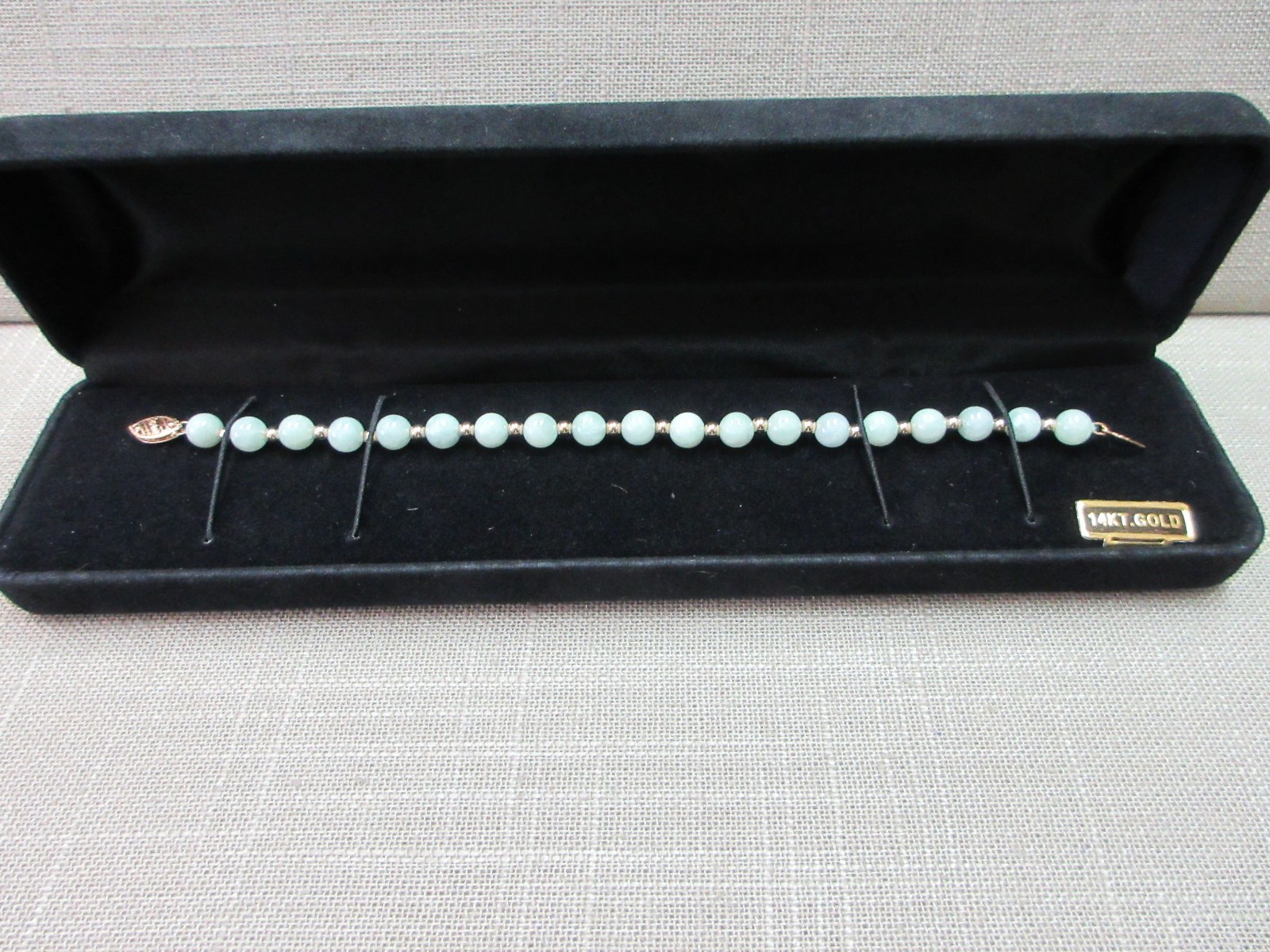 6 7/8″ 14k Foam Green Jade Beads 14k gold beads Bracelet 8.22 Grams