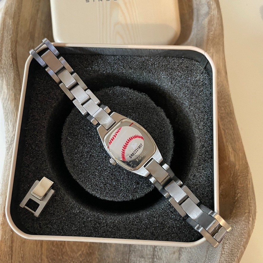 New York Yankees Fossil Watch Silver Tone Navy Shiny Womens Wristwatch MLB