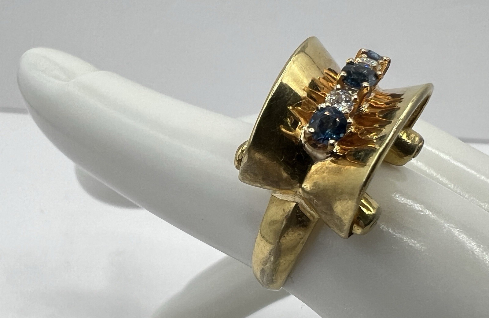 Unusual 18K Solid Yellow Gold Custom Designed Diamond & Sapphire Ring 10.7 Grams