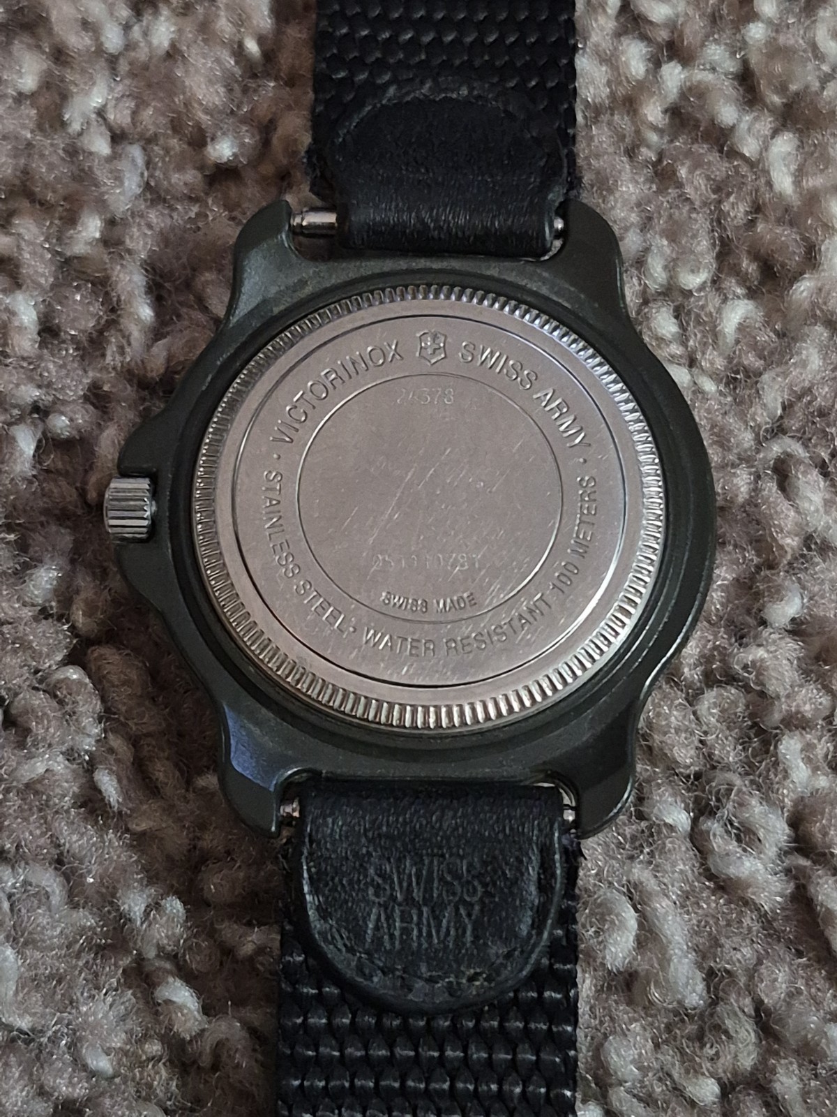 VICTORINOX SWISS ARMY GARRISON Men’s Swiss Field Wristwatch Needs Battery