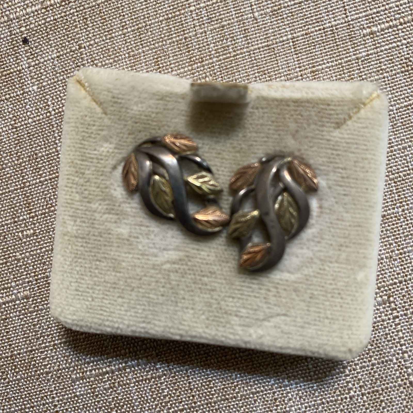 Landstrom’s Black Hills Gold Multi-Tone Leaf Clip Earrings Gold Nature Theme