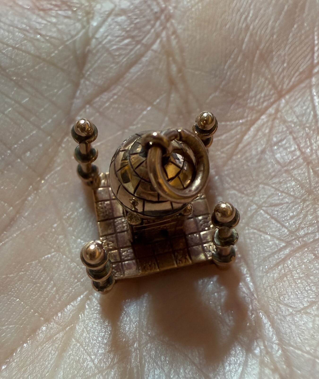 Rare Vintage 9ct Rose Gold charm of Taj Mahal Hallmarked 2.31 grams.