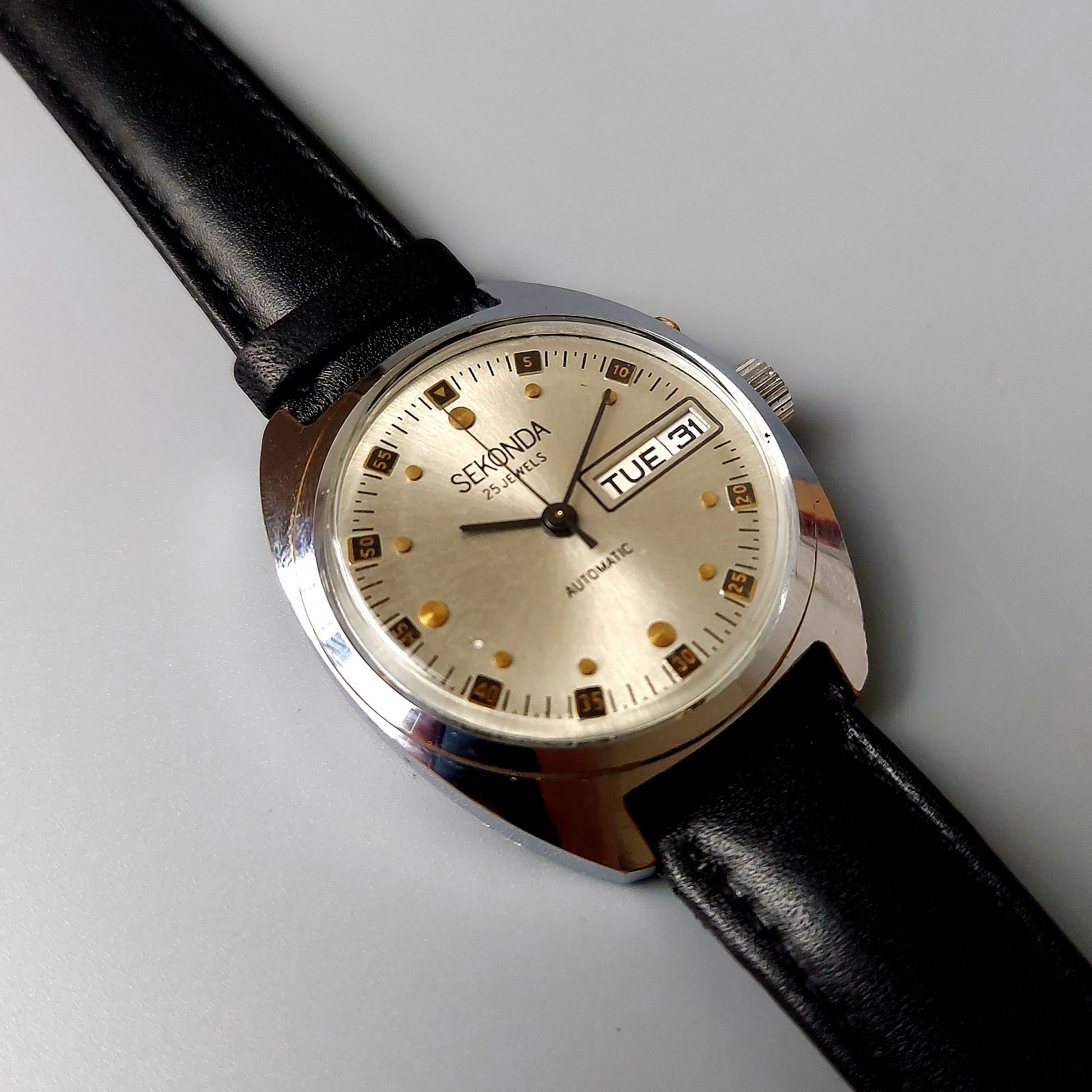 Vintage Men’s Watch Sekonda Automatic Soviet Wristwatch 25 Jewels Serviced