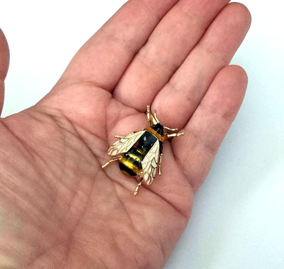 FLYING YELLOW & BLACK ENAMEL BUMBLE BEE INSECT BUG BROOCH PIN~AWARENESS RIBBON