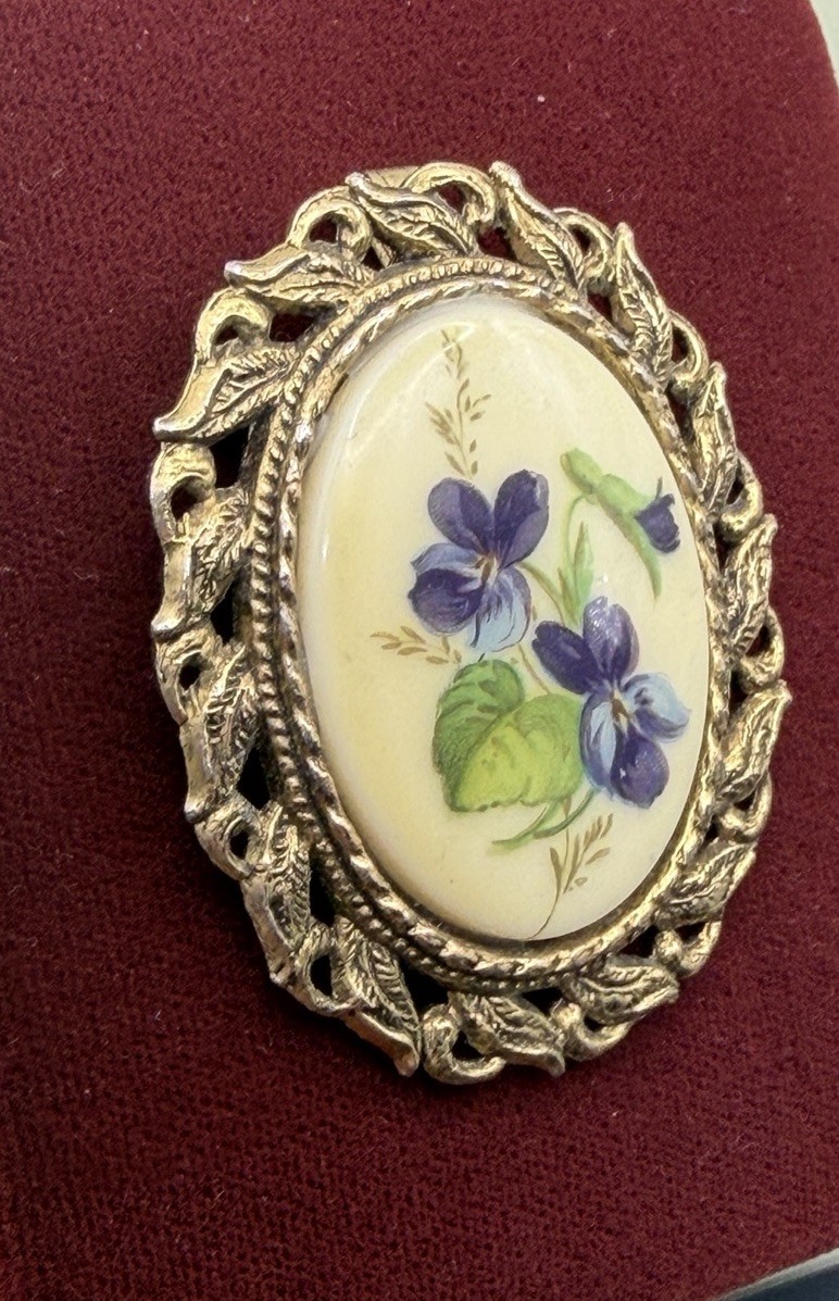 Vintage Porcelain Violets Flowers Brooch Pin Pendant Gold Tone Oval Hand Painted