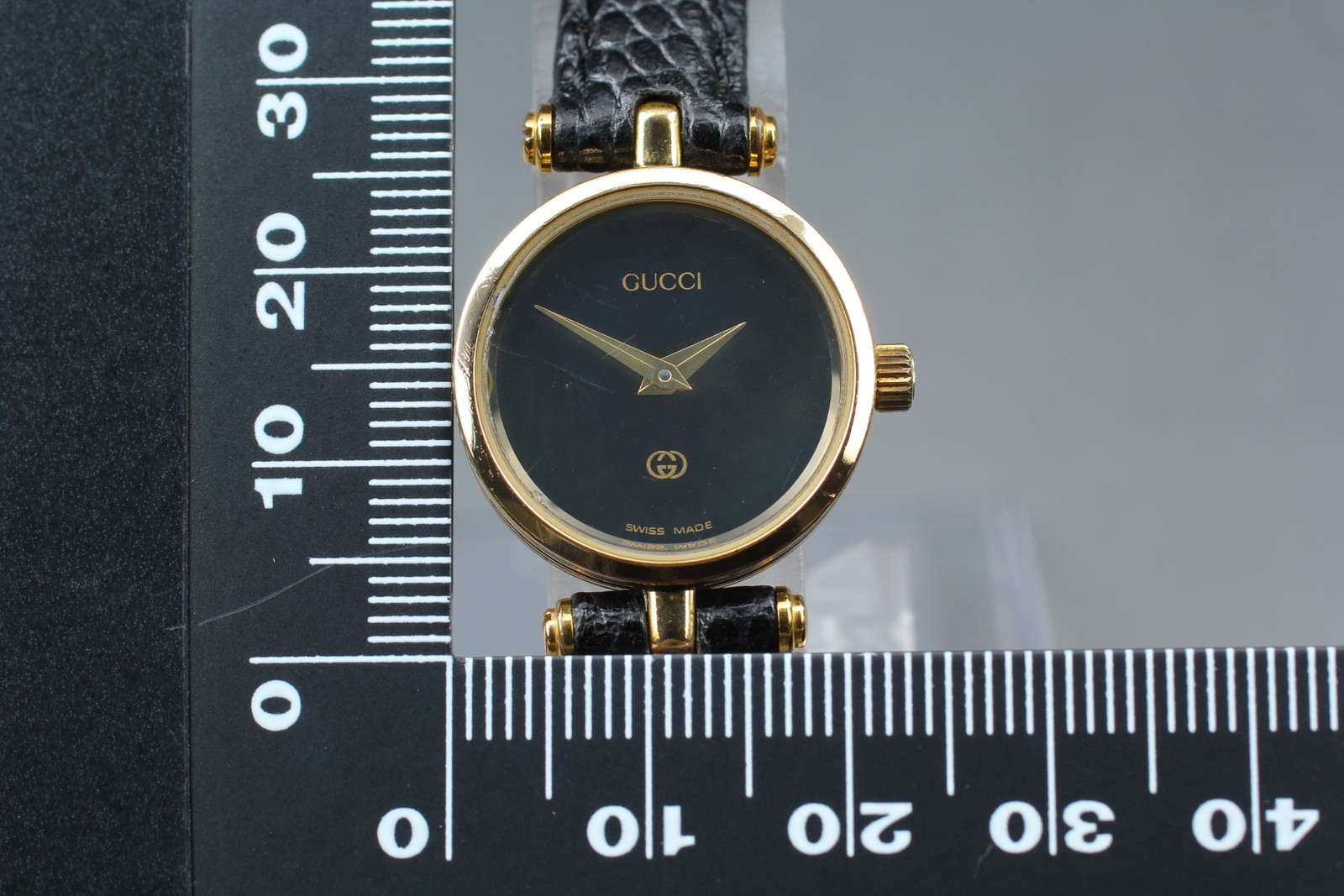 [Exc+5] GUCCI 2000L 21mm Gold Tone Quartz Watch Black Dial From JAPAN