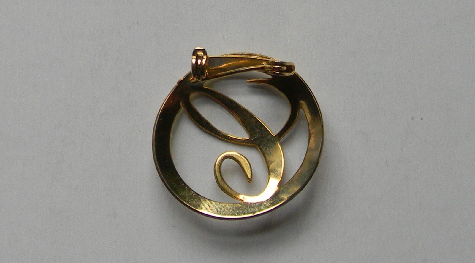 Fashion – Broach / Pin 1.25″ x 1.25″ Gold-Tone Letter – C – 27