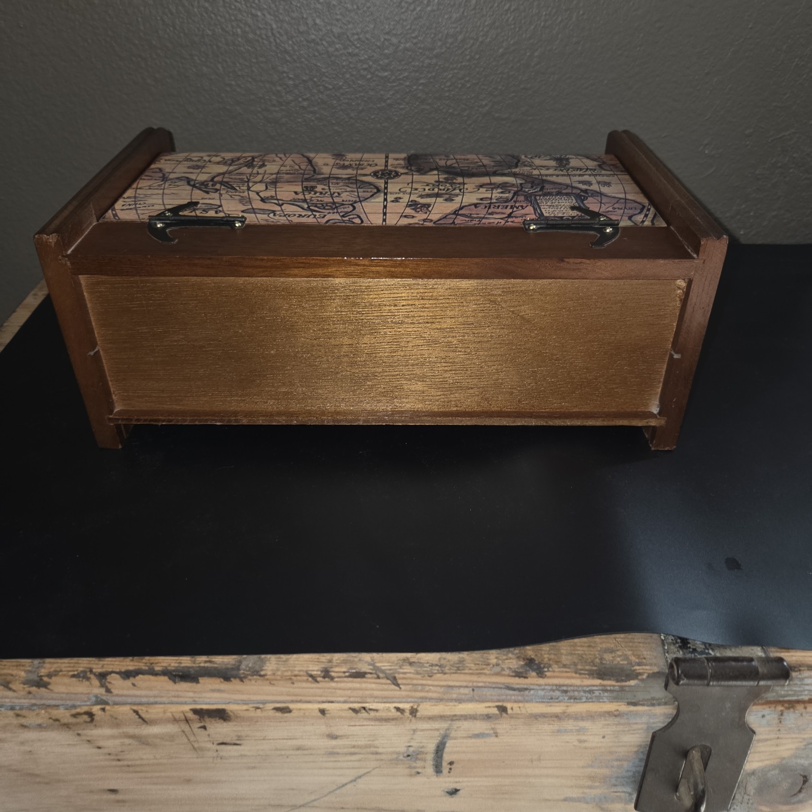 Vintage Wooden Valet Storage Box W/ Lid And 1 Drawer, World Map – Travel Themed
