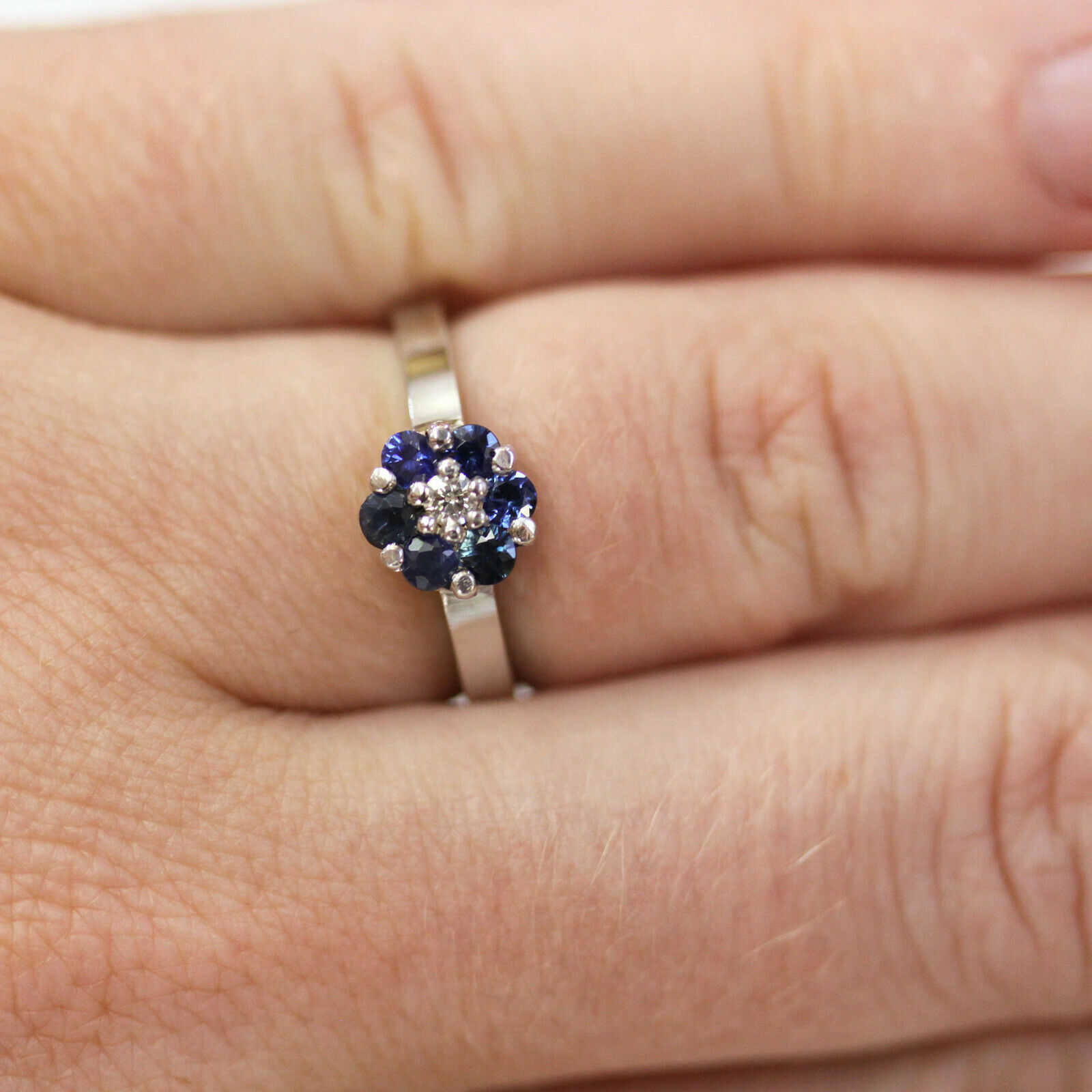 0.26 Ct Natural Sapphire & Lab Grown CVD Diamond Cluster Ring 925 Silver