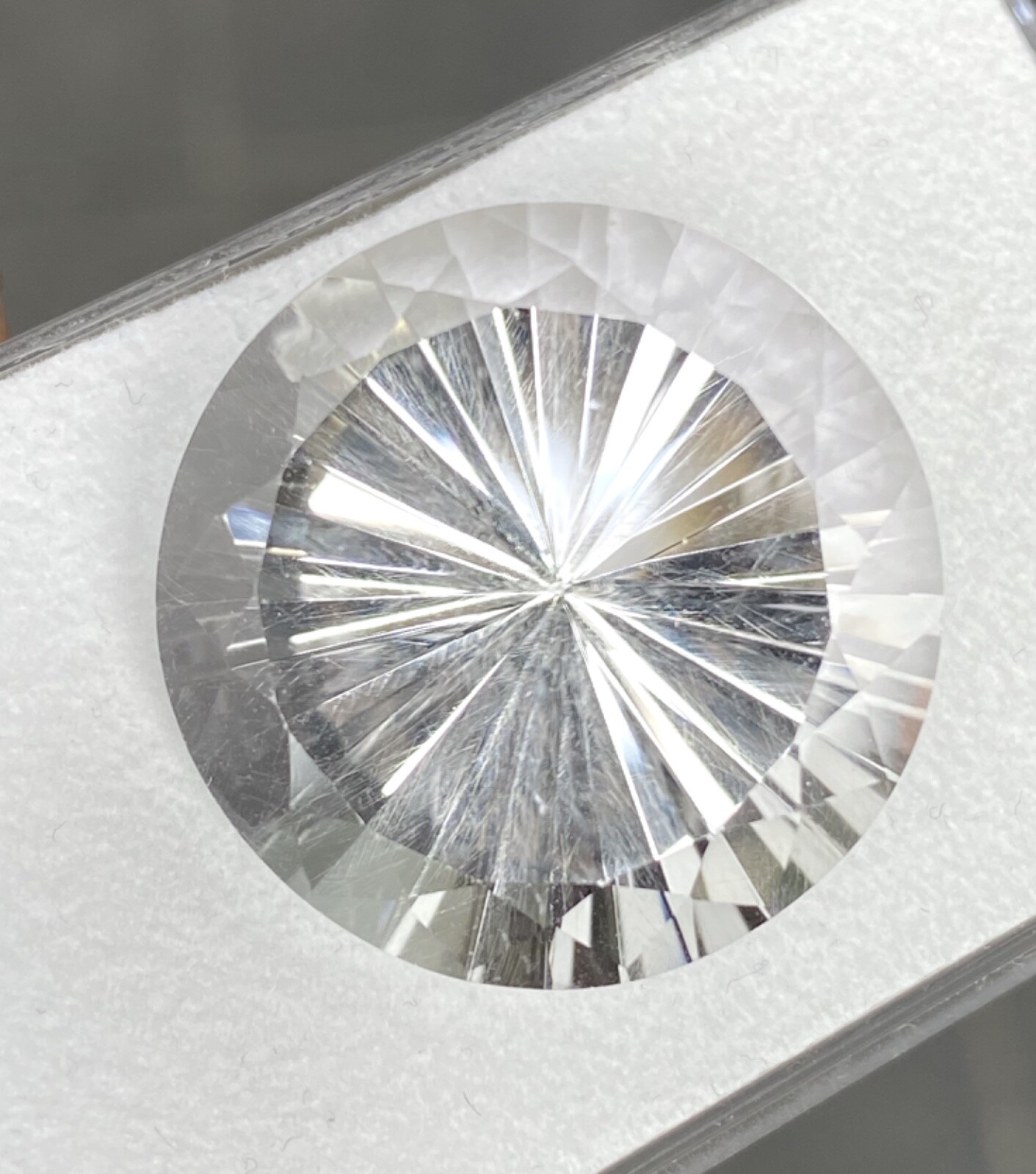 47CTS. Genuine Rock crystal. 100% natural untreated gem. Perfectly cut Round