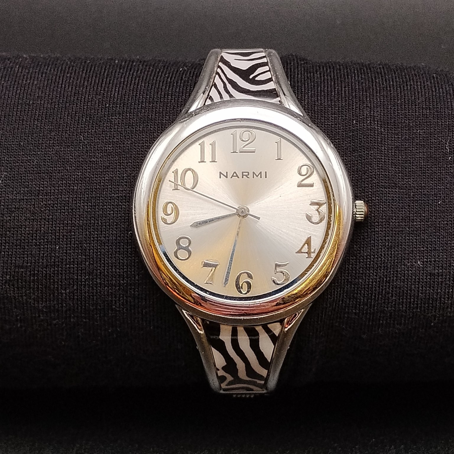 NARMI SKU4009 Wristwatch Silver-Tone Zebra Print Bangle Japan Movt