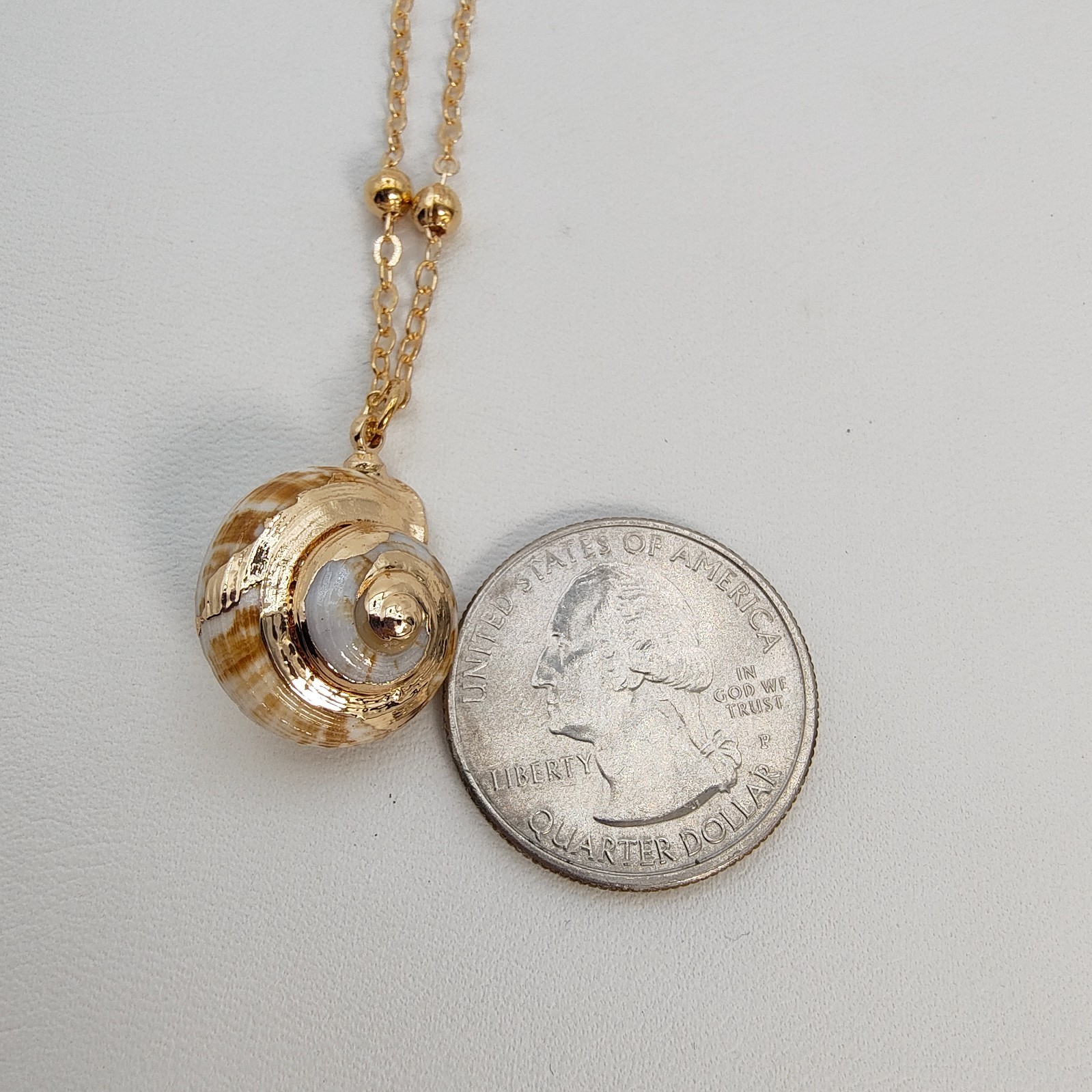 Seashell Pendant Necklace Gold Tone Nautical Beach Summer Resortwear Coastal
