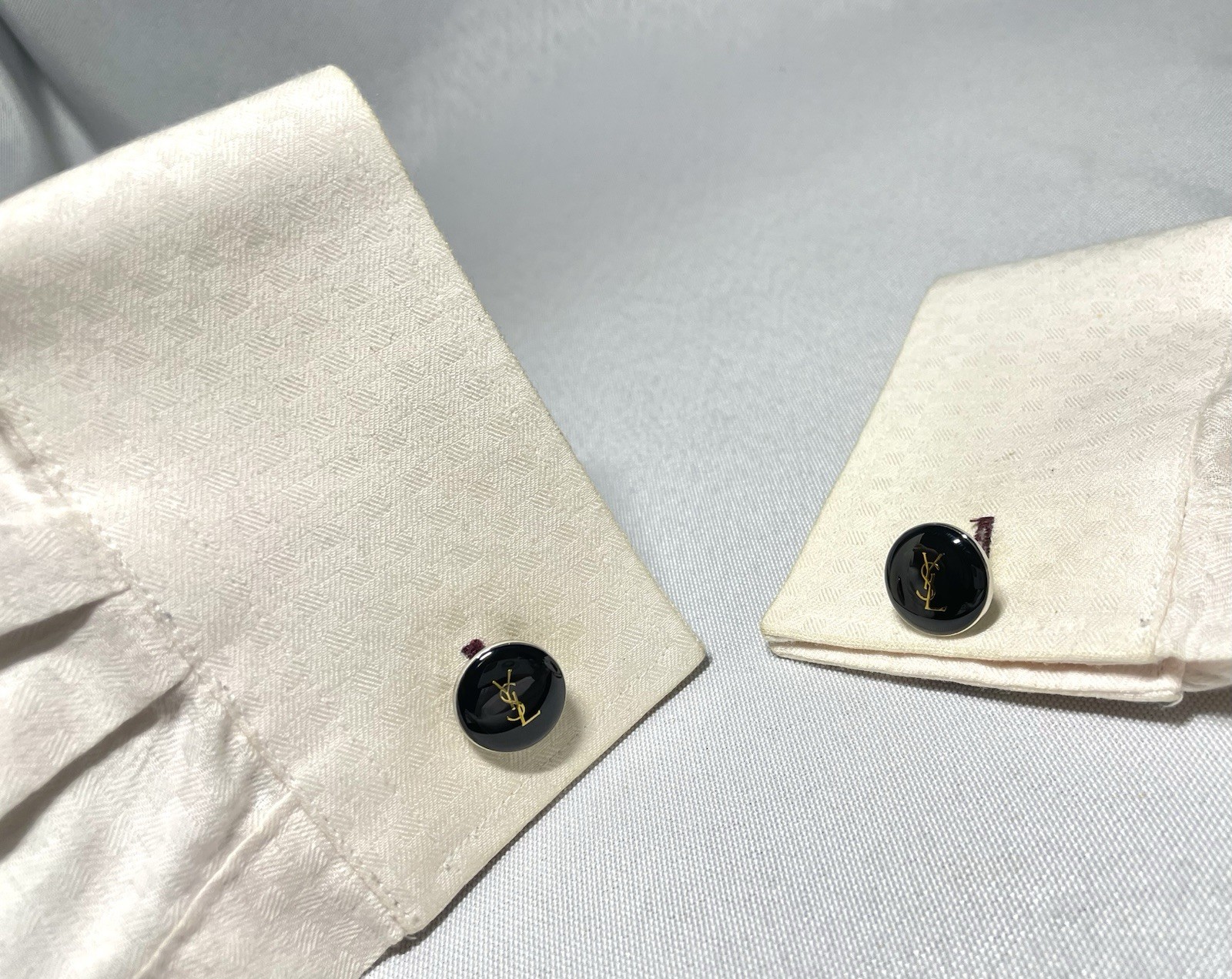 Auth [Beautiful] Yves Saint Laurent YSL Black stone & gold Logo Cufflinks Gift