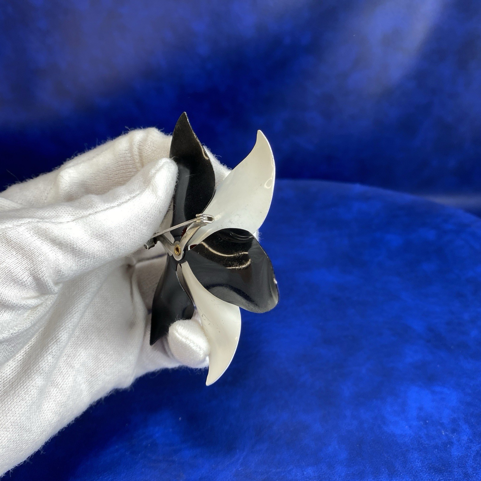 Vtg Unsigned Black & White Metal Flower Brooch Pin Mid-Century Bold 3.25 Inch