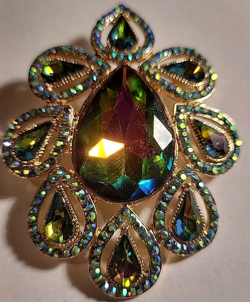 New Teardrop Accent Brooch Not Signed