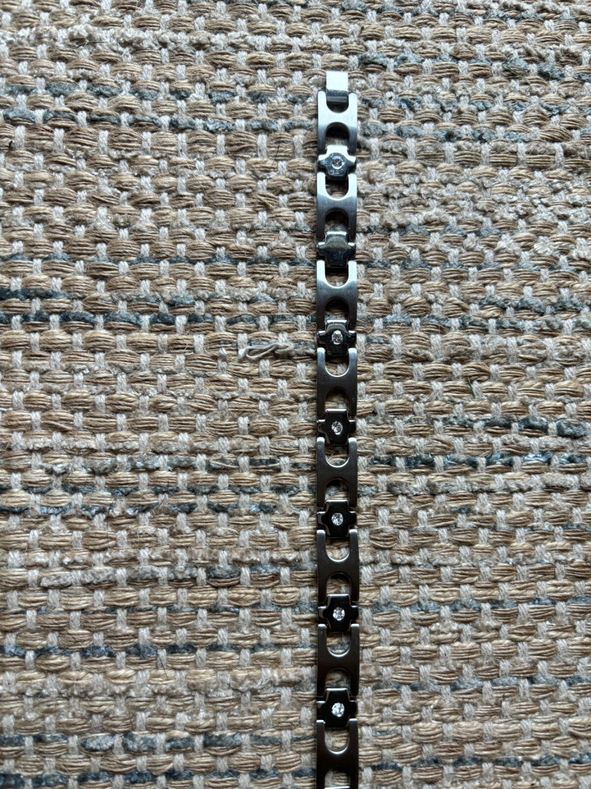 Men’s Stainless Steel linked 8.5″ bracelet with faux diamonds
