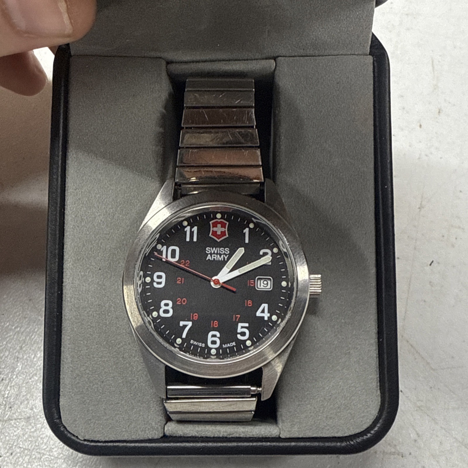 Victorinox Swiss Army Garrison Men’s Quartz Field Watch Works! Needs Battery