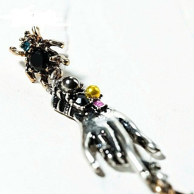 US Seller Betsey Johnson Retro Rhinestone Spider Water Drop Hand Earring Jewelry