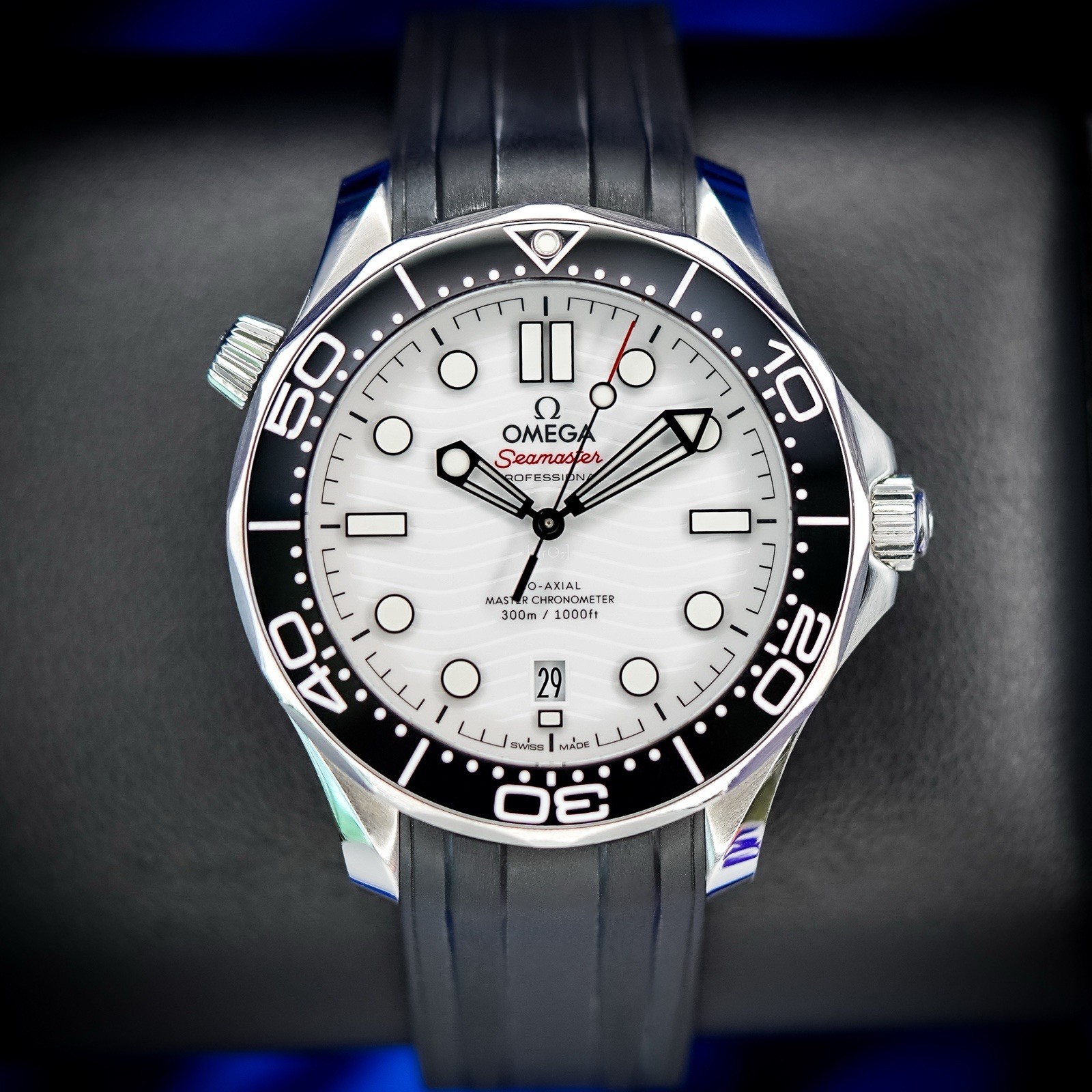Omega Seamaster Diver 300M 210.32.42.20.04.001 42mm Steel White Dial Box Papers