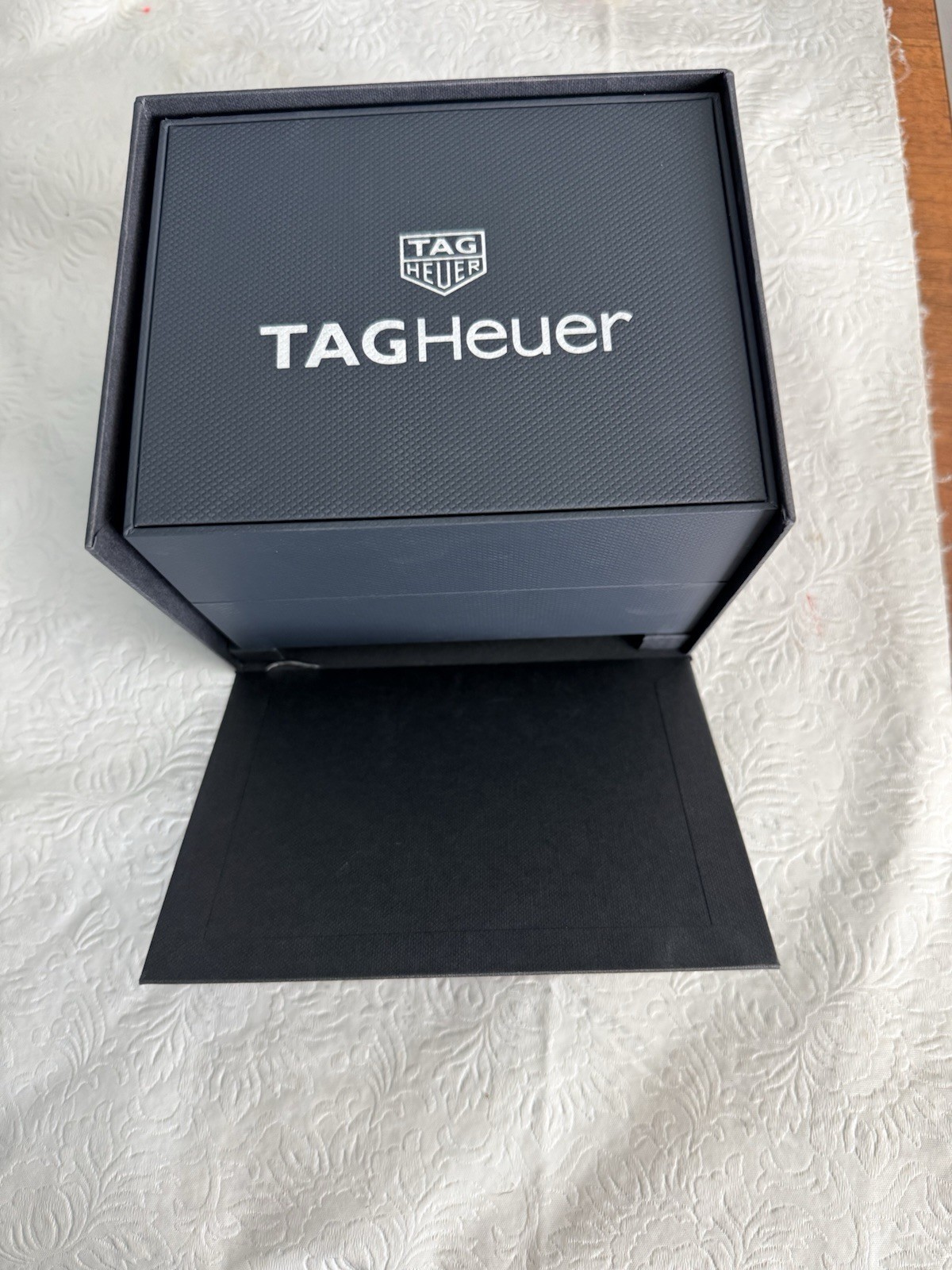 TAG Heuer 2000 Quartz 200m White Dial Date Steel Diver Watch w/ Box