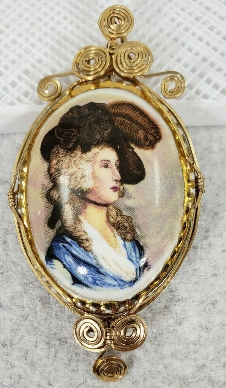 14kgf 1900 LADY ELEANOR FINE BONE CHINA ENGLAND PENDANT FOR NECKLACE;3.25 X1 5/8
