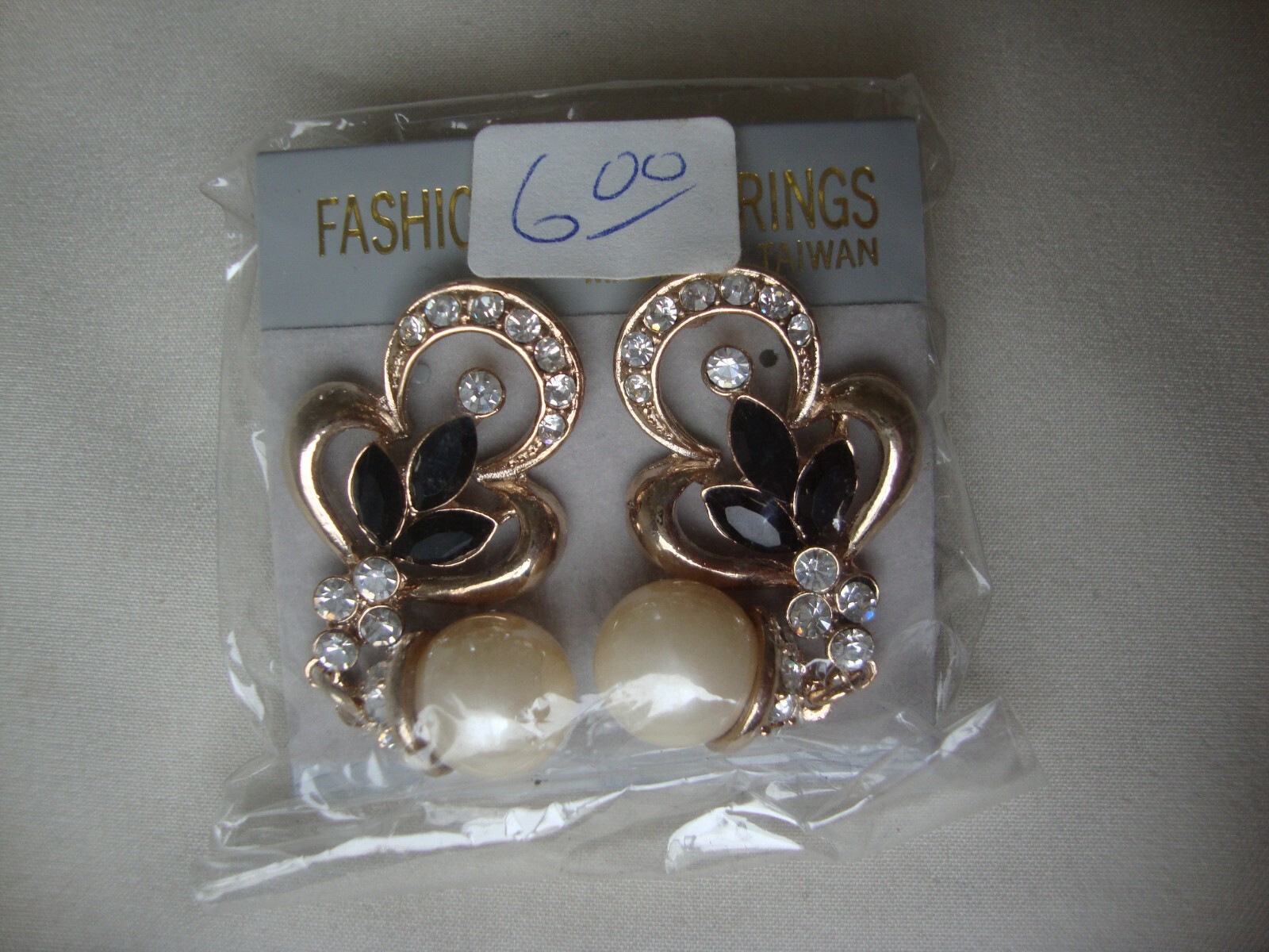 VINTAGE RETRO MOD FAUX PEARL CLEAR & BLACK RHINESTONES DANGLING STUD EARRINGS