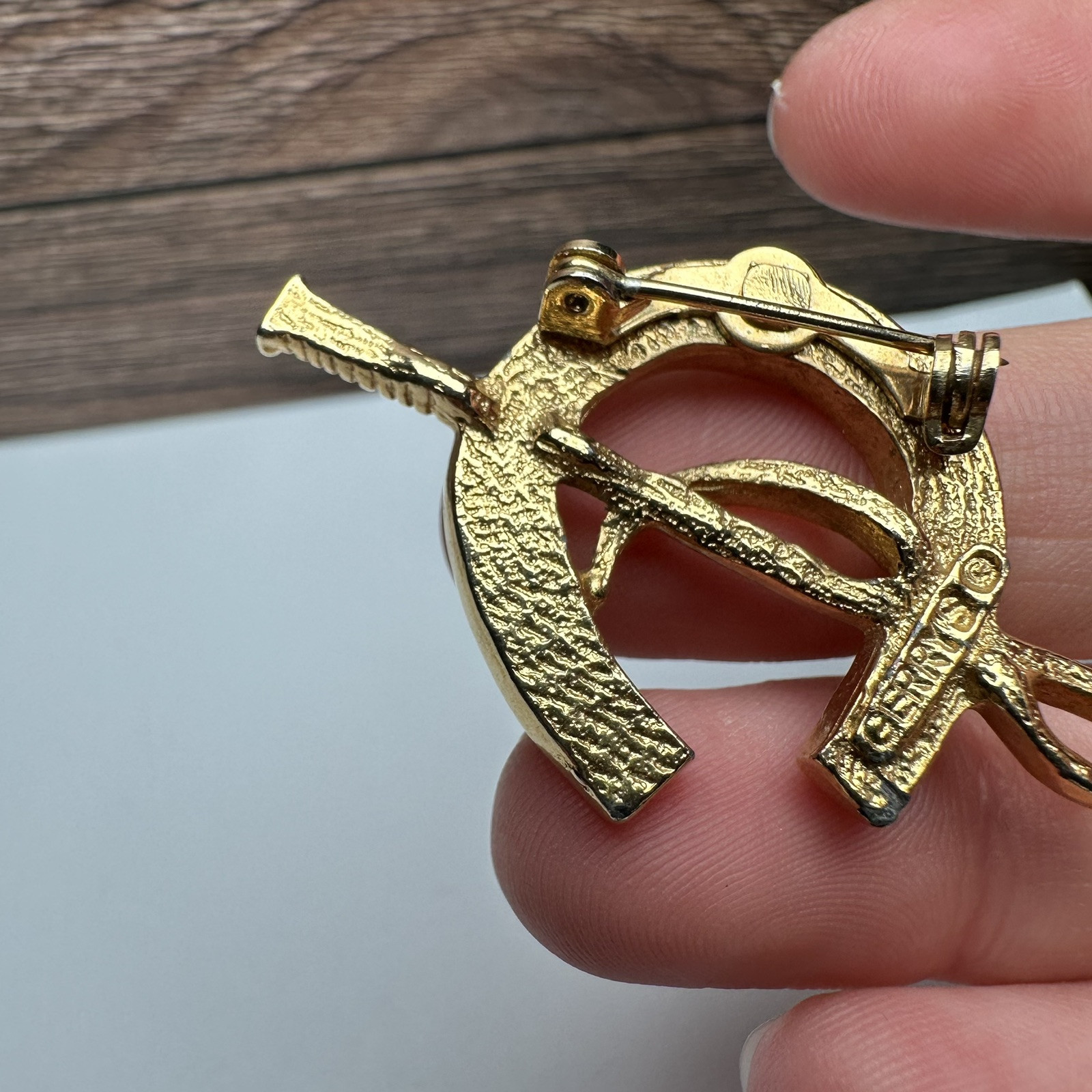 Vintage Gerry’s Rhinestone Horse Shoe With Riding Crop Brooch Pin Gold Tone