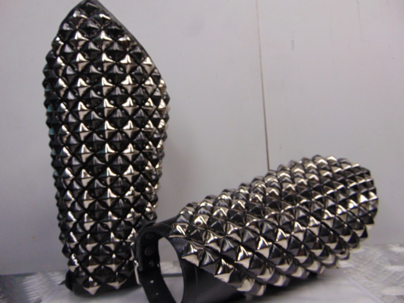 LEATHER STUDDED OLD SCHOOL GAUNTLET.HEAVY METAL…(MDLG0201)…. BLIND GUARDIAN