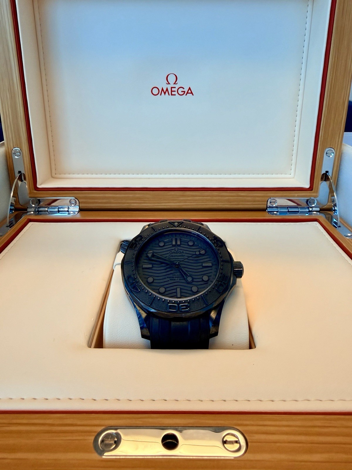 MINT!! Omega Seamaster Diver 300M Black Black Men’s Watch 210.92.44.20.01.003